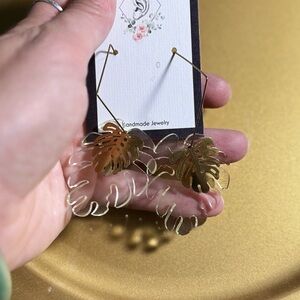 Woman’s polymer & resin earrings